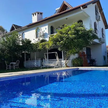 Lacus Cadde Villa *